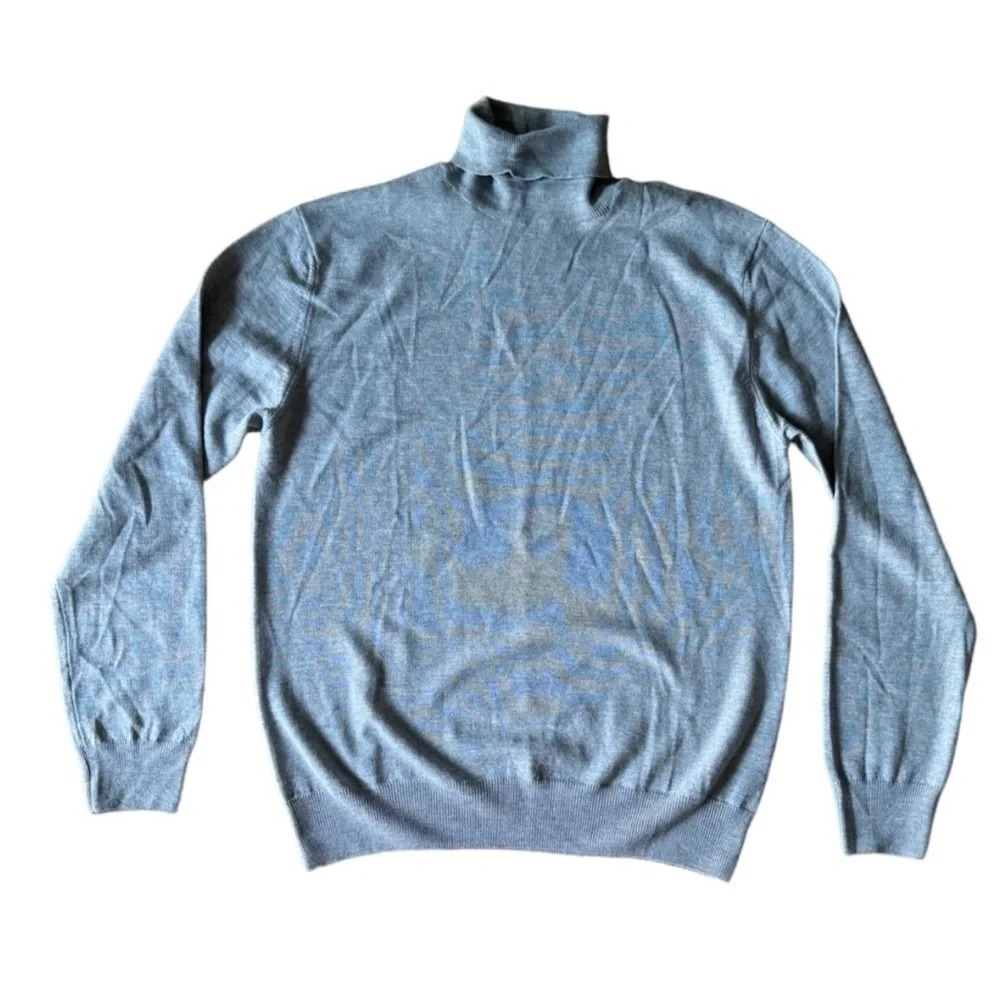 Elegant Men's Light Blue Turtleneck Sweater